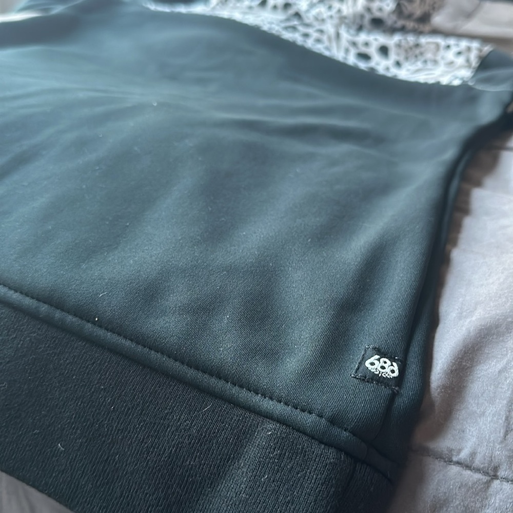 686 jacket - Picture 5 of 6